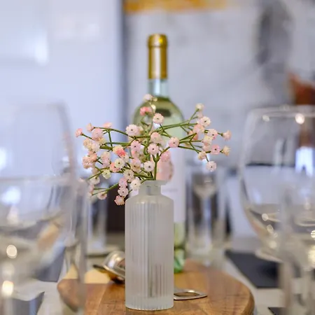 Chic & Elegant Hideaway - Your Luxury Escape Apartamento