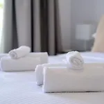 Chic & Elegant Hideaway - Your Luxury Escape Apartment