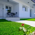 Chic & Elegant Hideaway - Your Luxury Escape Apartment Livadhia