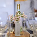 Chic & Elegant Hideaway - Your Luxury Escape Apartment