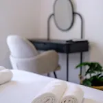 Chic & Elegant Hideaway - Your Luxury Escape Apartment