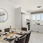 Apartment Chic & Elegant Hideaway - Your Luxury Escape *
