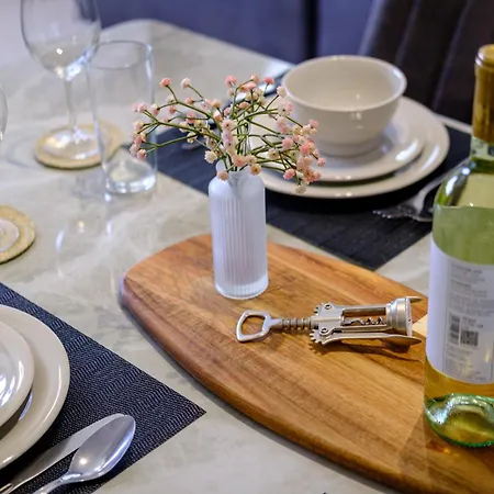 Daire Chic & Elegant Hideaway - Your Luxury Escape *