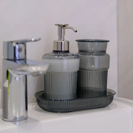 Chic & Elegant Hideaway - Your Luxury Escape Apartament