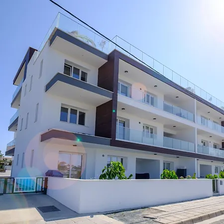 Chic & Elegant Hideaway - Your Luxury Escape Apartment Livadhia