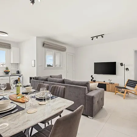 Chic & Elegant Hideaway - Your Luxury Escape Apartment *