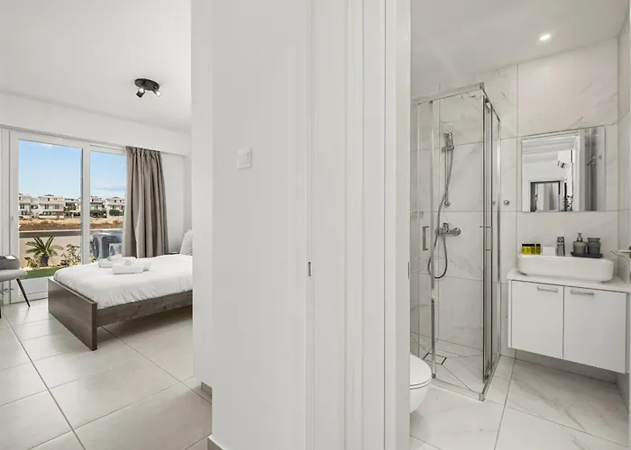 Chic & Elegant Hideaway - Your Luxury Escape Apartmán