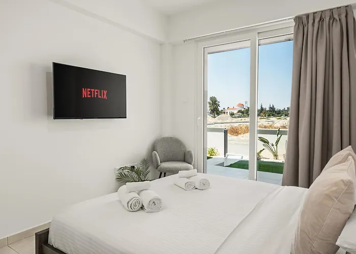 Chic & Elegant Hideaway - Your Luxury Escape Livadhia