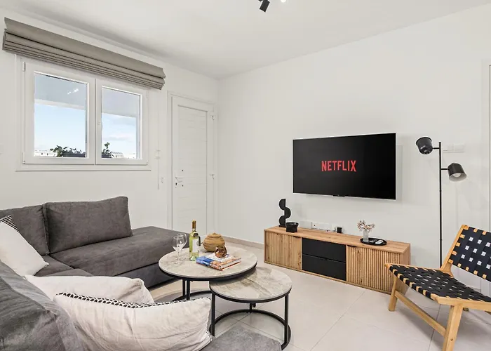 Chic & Elegant Hideaway - Your Luxury Escape Apartmán Livadhia